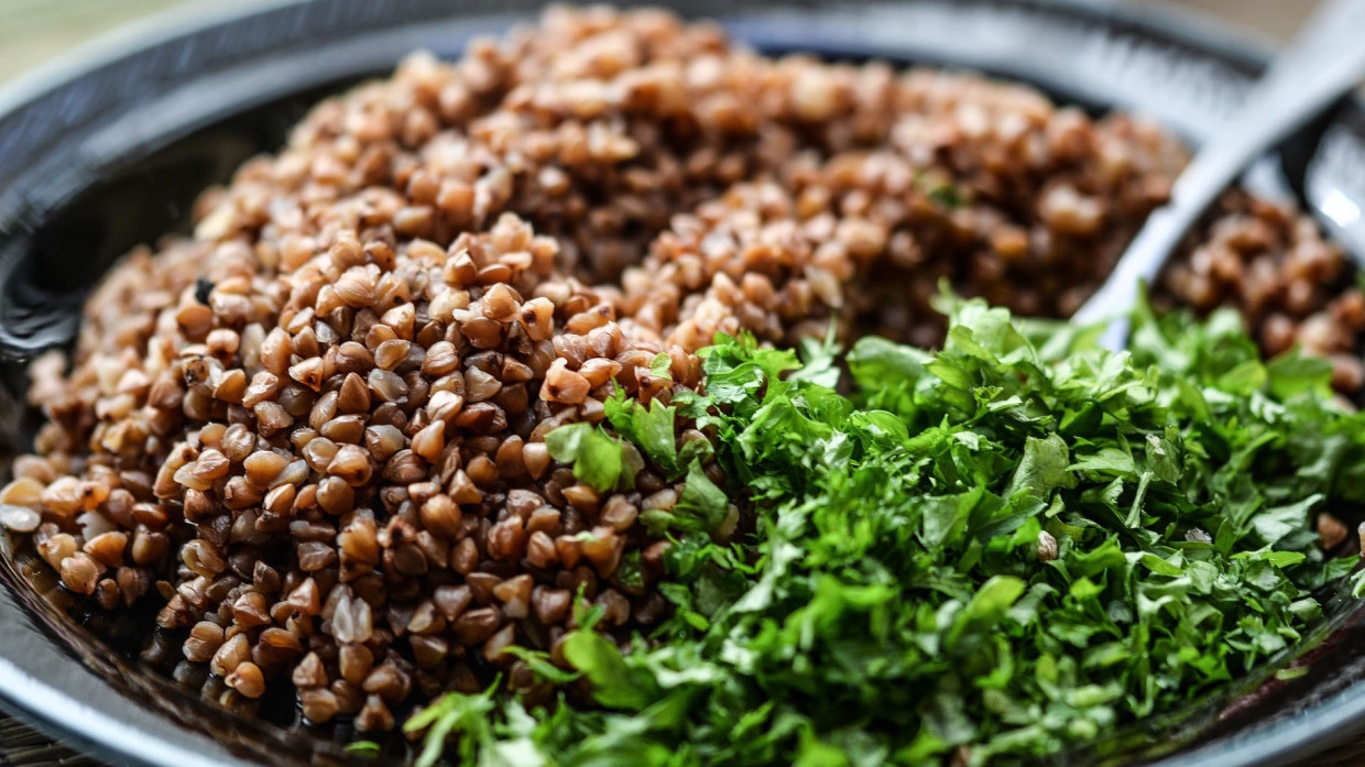 Эндокринолог Бочарова рассказала об опасности гречи