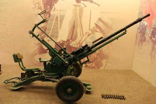 Служба и боевое применение китайских зенитных пулемётных установок в годы холодной войны Служба и боевое применение китайских зенитных пулемётных установок в годы холодной войны россия