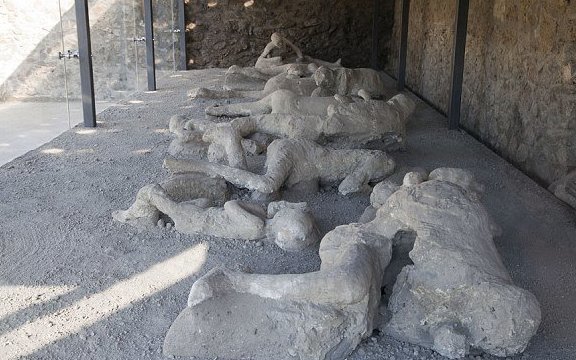 В Помпеях нашли идеально сохранившееся святилище археологи, археология, история, наука, помпеи, раскопки, святилище, ученые