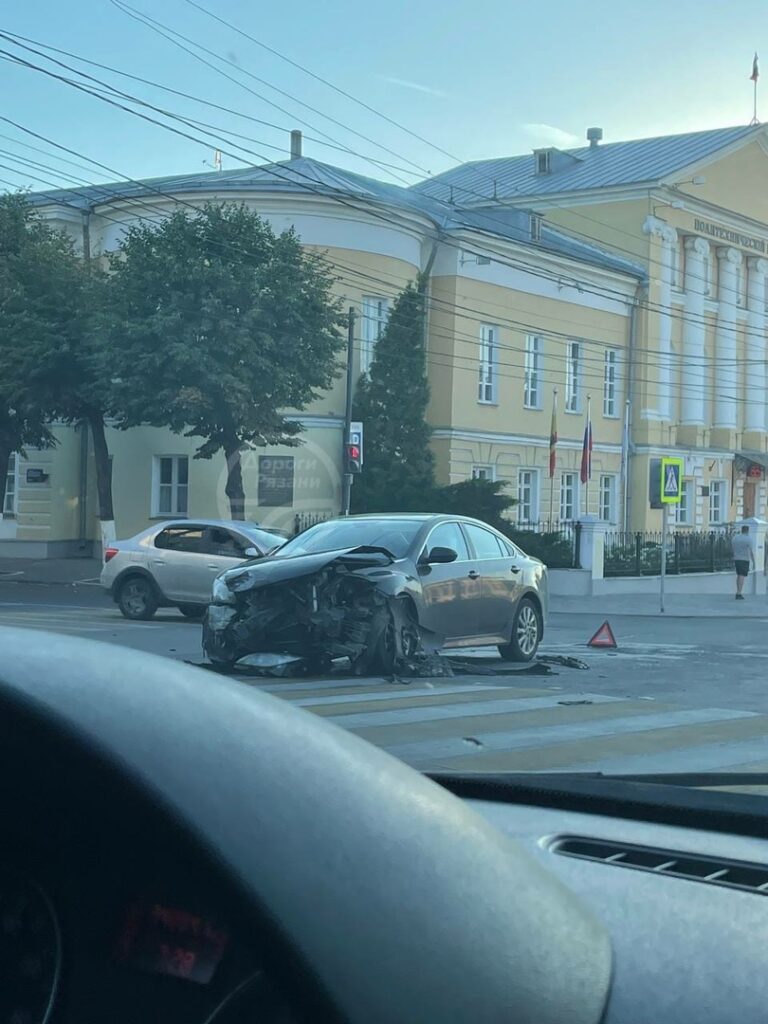 У цирка в Рязани произошло жёсткое ДТП