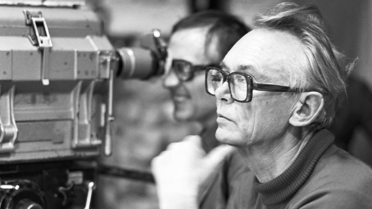 Comedy Club и «Маски-шоу» стали прямыми наследниками традиций режиссера Гайдая Comedy Club и «Маски-шоу» стали прямыми наследниками традиций режиссера Гайдая Шоу-бизнес