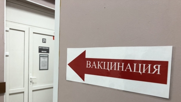 Россиянам рассказали, кому лучше отказаться от вакцинации против коронавируса