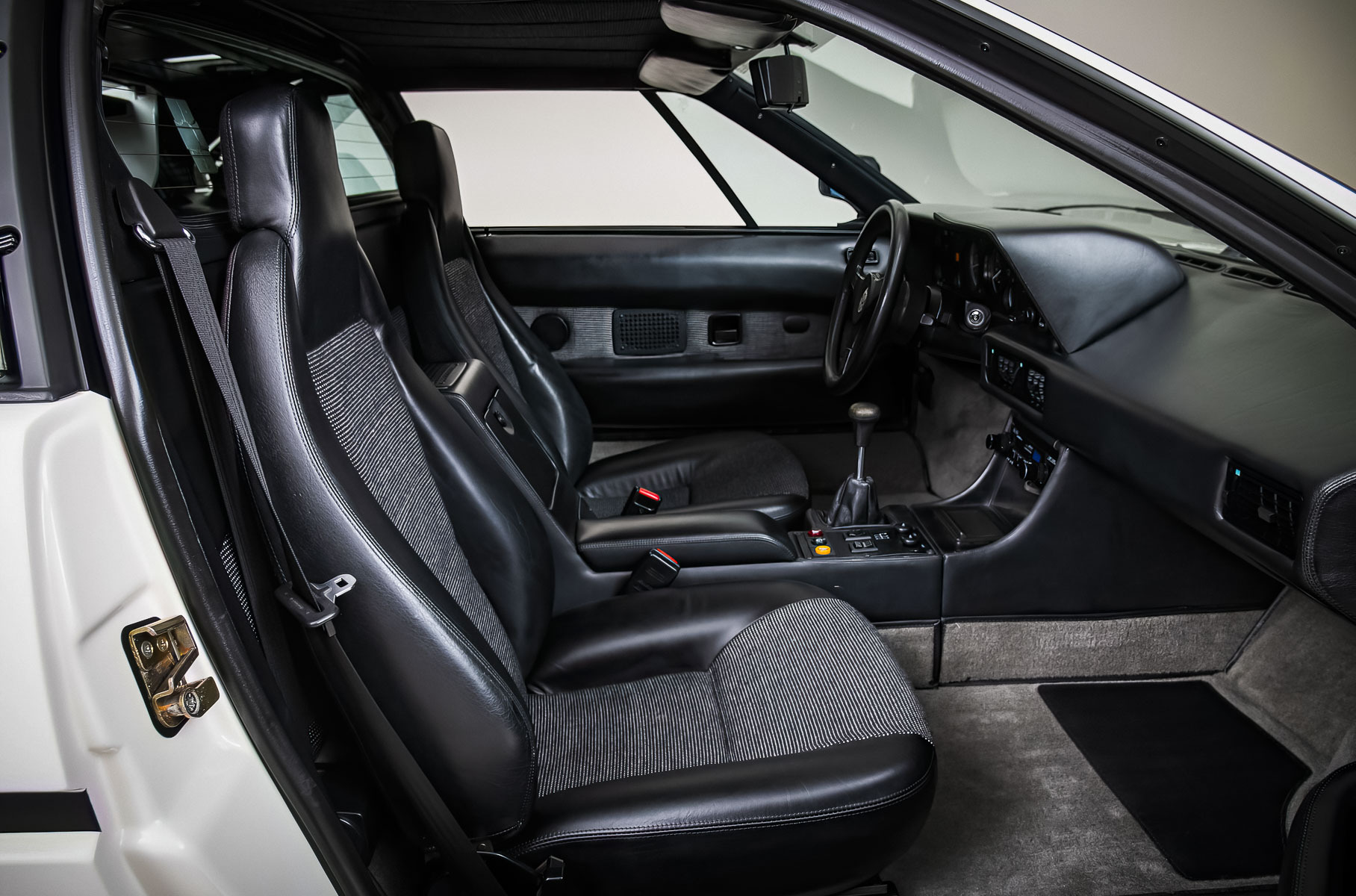 Забытый на 20 лет в гараже редчайший BMW M1 пустят с молотка Забытый на 20 лет в гараже редчайший BMW M1 пустят с молотка Новости