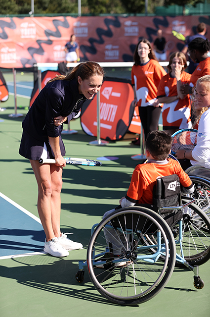 Мини-юбка и ракетка: Кейт Миддлтон сыграла в теннис с чемпионами турнира US Open Монархии