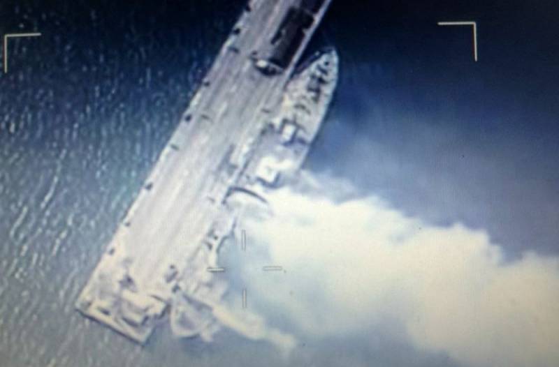 Украинцы подожгли свое военное судно «Донбасс» в Мариуполе Новости