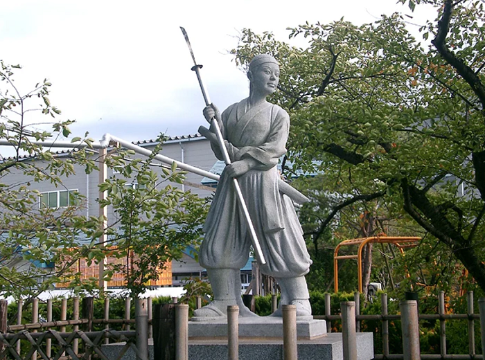 Памятник Накано Такэко.