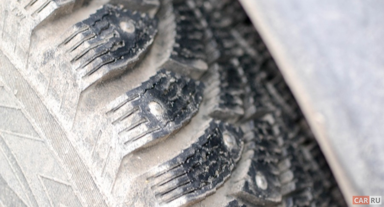 Нужно ли вставлять вылетевшие шипы на зимней резине?