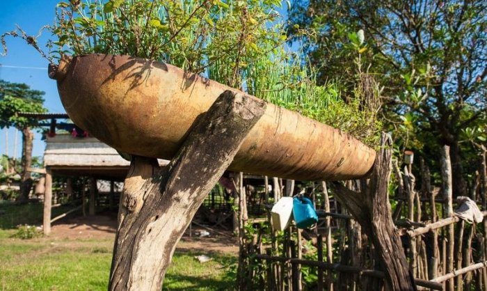  Лаосские неразорвавшиеся бомбы в быту жителей Лаоса история, факты, фото