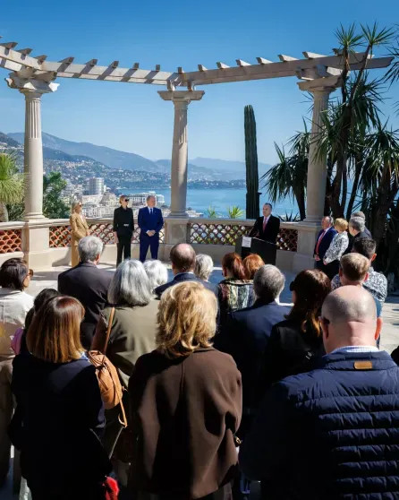 Княгиня Монако Шарлен, князь Альбер II и принцесса Каролина посетили Экзотический сад в Монако Шарлен, князь, Альбер, IIКнягиня, принцесса, княгиня, Каролина, IIПринцесса, Монако, Экзотический, ШарленКнягиня, детей, время, несколько, солнцезащитные, КаролинаКнягиня, отношениях, принц, слухи, между