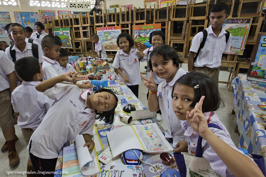 Школа тайцы. Тайская школа. Школа в Таиланде. Школы в Тайланде. Тайландскин школы.