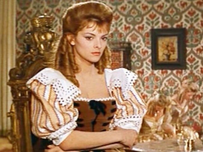 Констанция в мировом кино: Кого из актрис называют самой очаровательной спутницей Д’Артаньяна история кино,киноактеры,моровой кинематограф