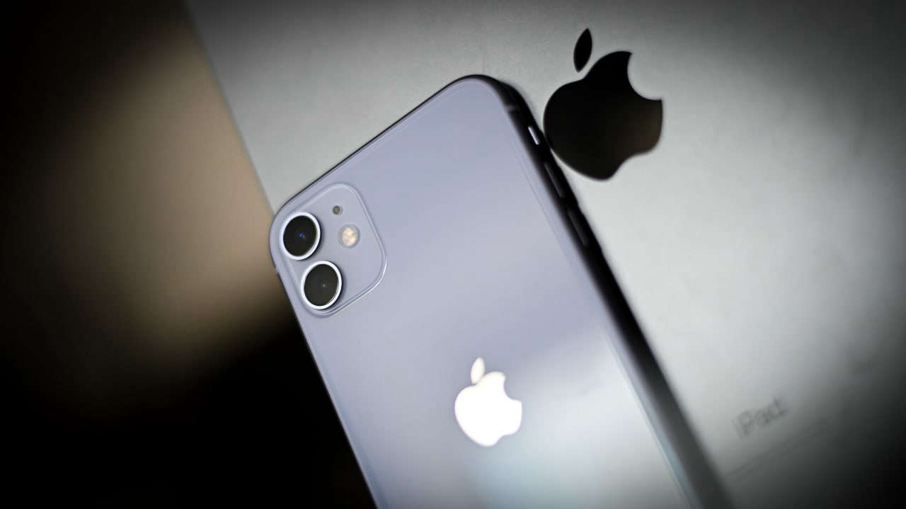 Российские покупатели потребовали от Apple компенсацию морального вреда Российские покупатели потребовали от Apple компенсацию морального вреда Общество
