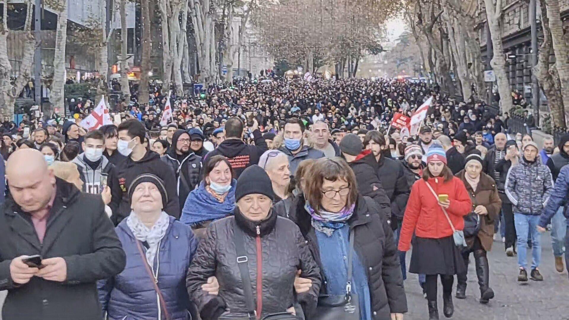 Выходные в грузии в марте. Протесты в Грузии 2023. Митинг в Тбилиси 23.10.2022. Митинг в Тбилиси. Грузия протестующие.