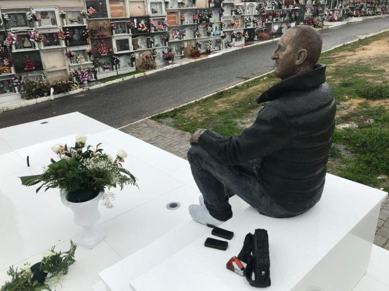 Памятник великому автоугонщику Памятник великому автоугонщику авто и мото,автоновости