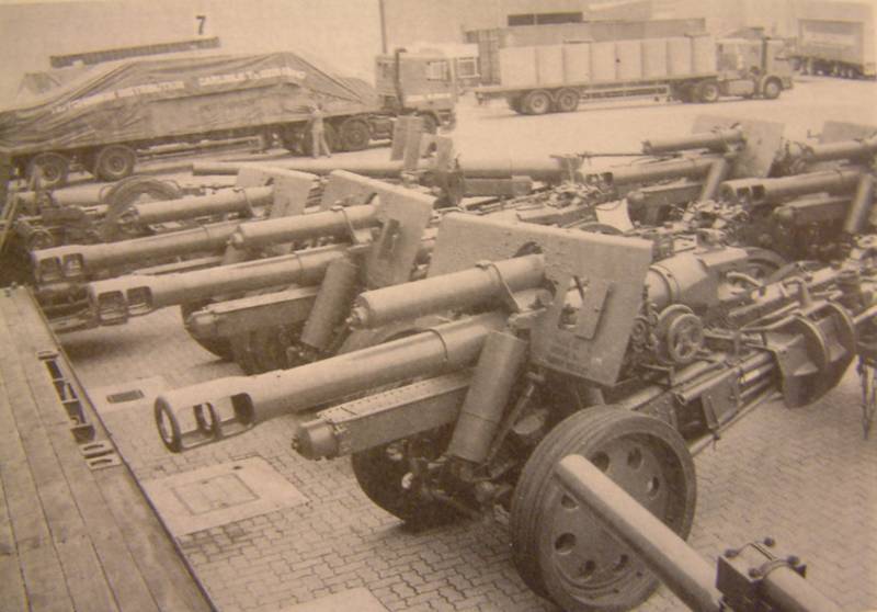 Служба и боевое применение трофейных немецких тяжелых полевых 105-мм пушек и 150-мм тяжелых гаубиц после окончания Второй мировой войны г,Москва [1405113],оружие