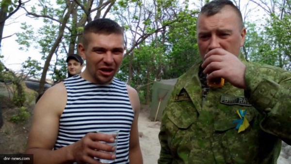 Донецкий разведчик: Украинские солдаты не хотят войны — они пьют и воруют