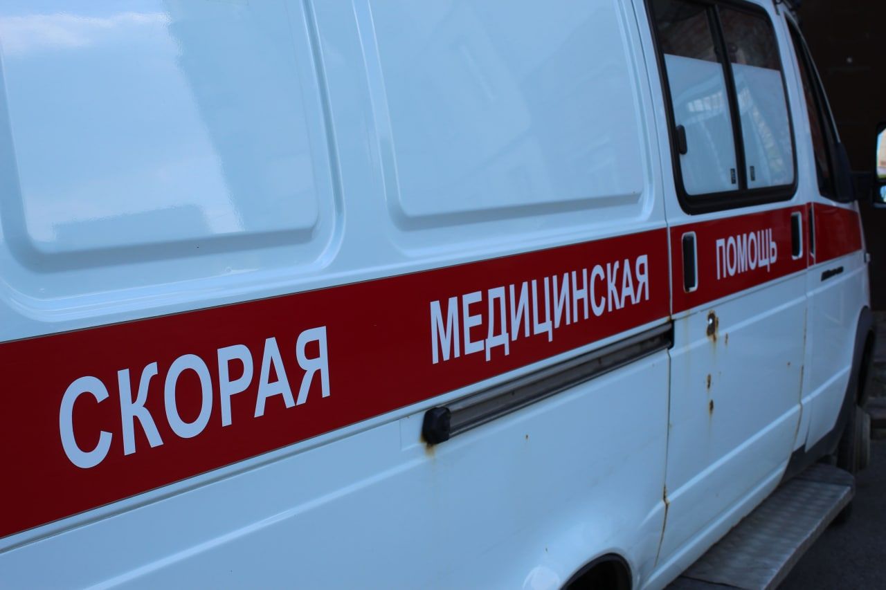 Три человека пострадали в ДТП с легковушкой и скорой в Железногорске