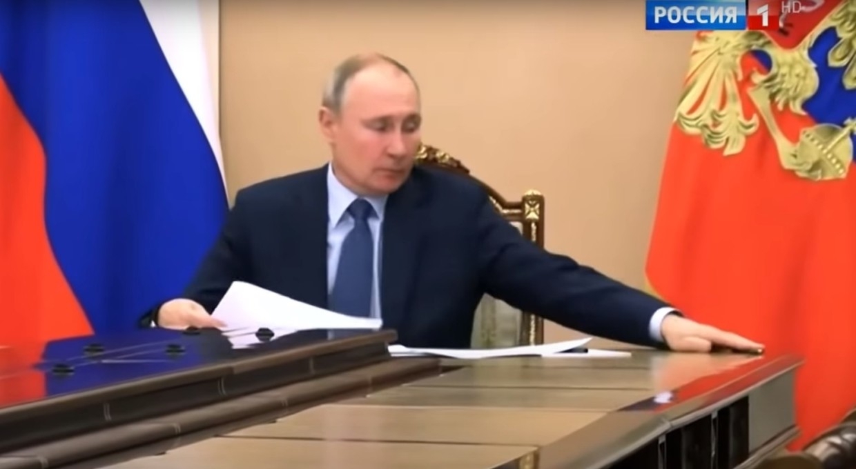Россиянам покажут «новые приключения» ручки Путина