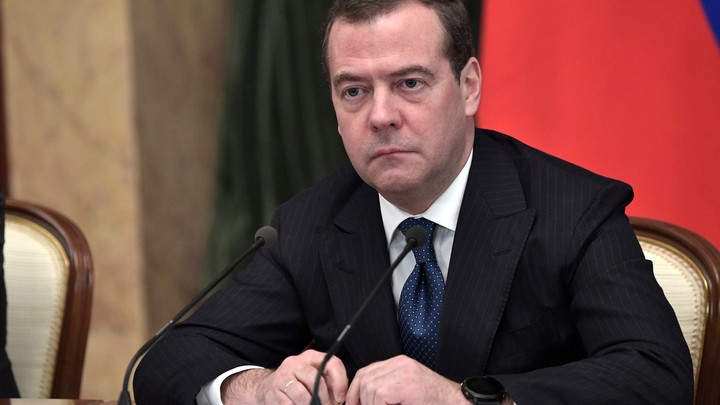 Это ли не чудо? Жители России поддели прозревшего Медведева