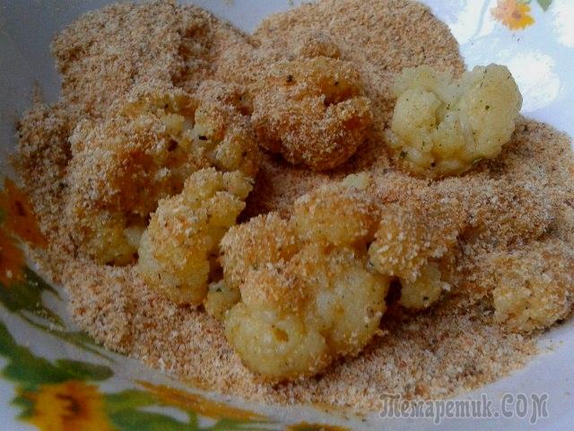 яблоки в панировке рецепт. котлеты в панировочных сухарях. мясо в панировке. блинчики с начинкой в панировке. обвалянный в сухарях.