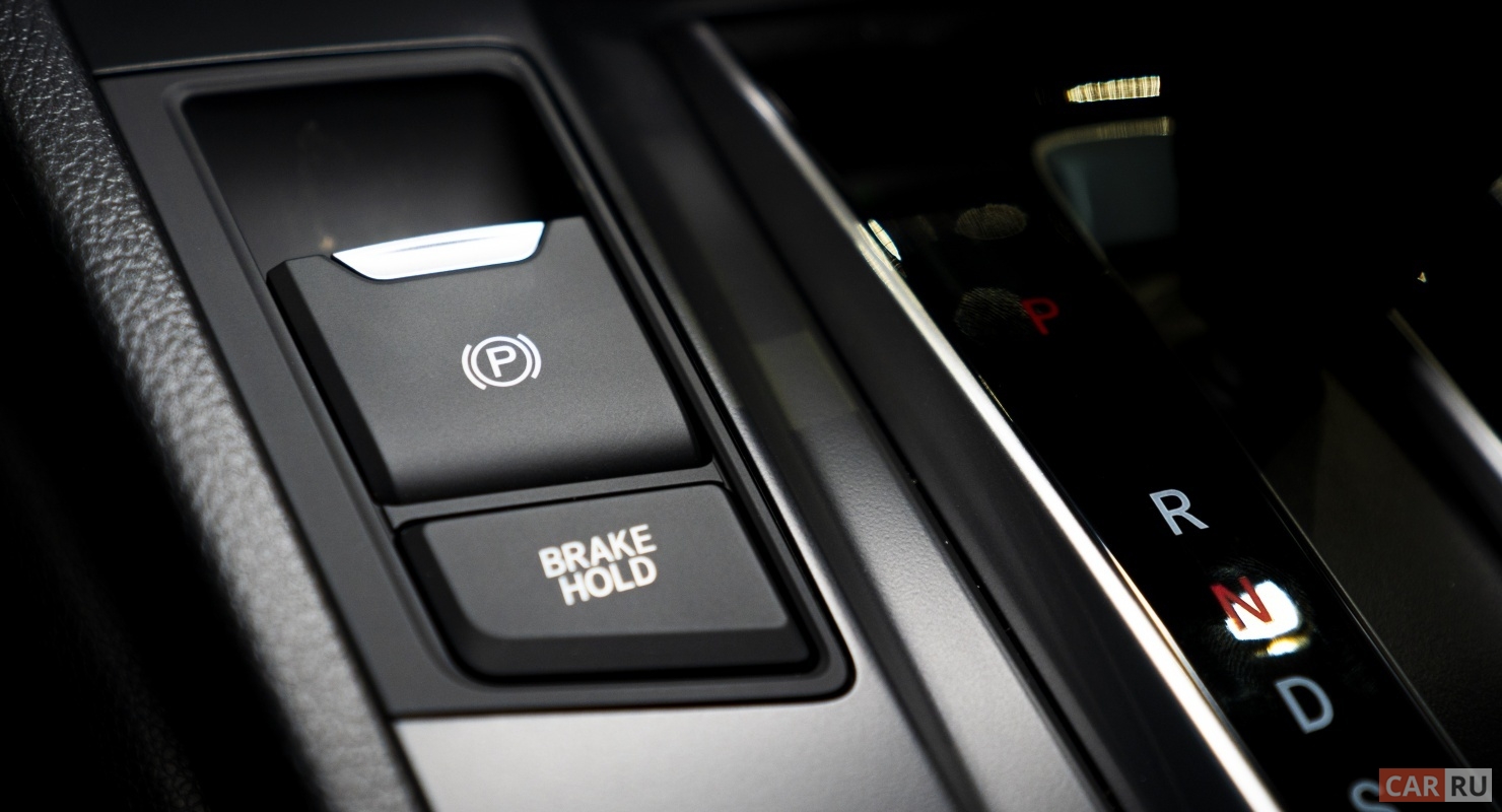 Эксперты назвали достоинства и недостатки электронного ручного тормоза