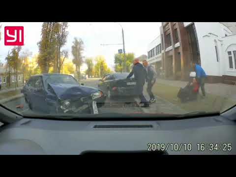 Авария  в Черкассах: как  оказывают первую помощь пострадавшим...