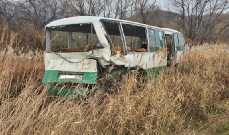 Жёсткое ДТП в Приморье: автобус с пассажирами вылетел в кювет