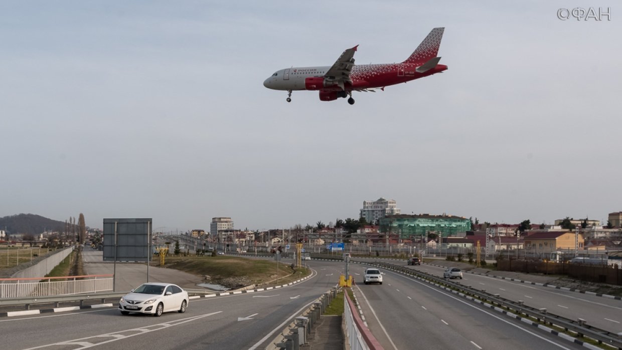 Man flight. Посадка самолета в Адлере. Адлер с самолета. Самолет над Анталией. Тбилиси Анталья самолет.