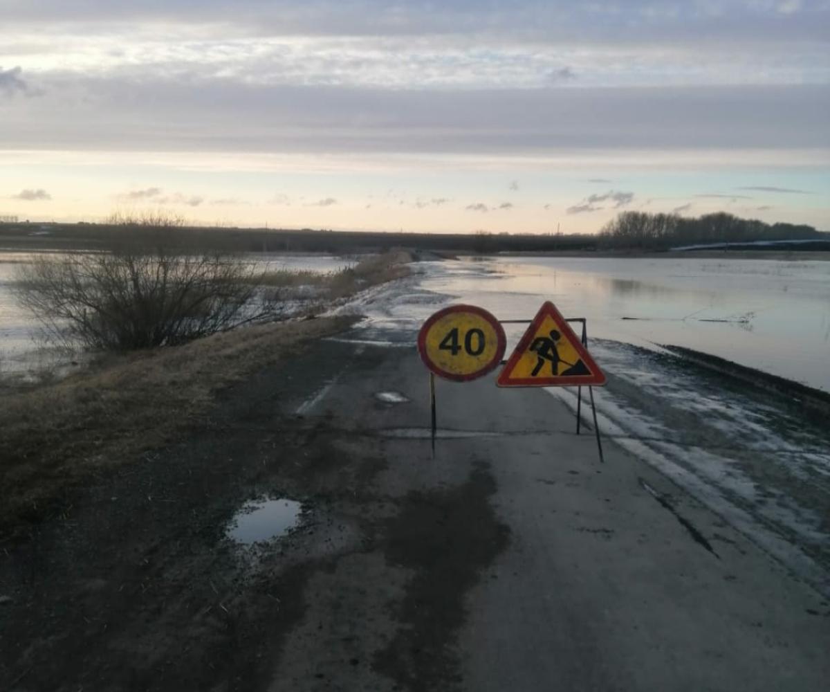 Талая вода зашла на восемь автодорог в Новосибирской области