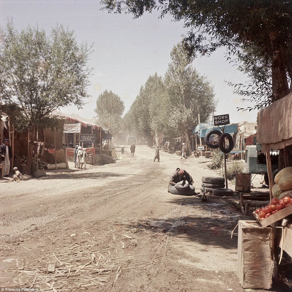 Афганистан в 60-70-е годы на снимках французского фотографа Поммери, Афганистан, Нуристан, Кабул, радостью, отправился, улице, которая, время, через, Будды, место, Нуристана, туда»Стеклодув, разрешение, поисках, приключений, страну, визита, именно