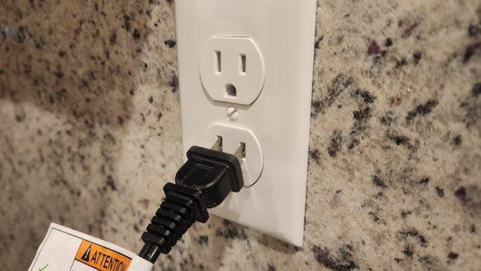 Признаки того, что в доме есть серьёзные проблемы с электрикой