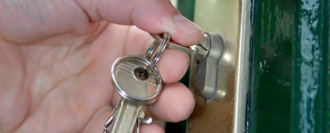 Как вытащить сломанный ключ из замка