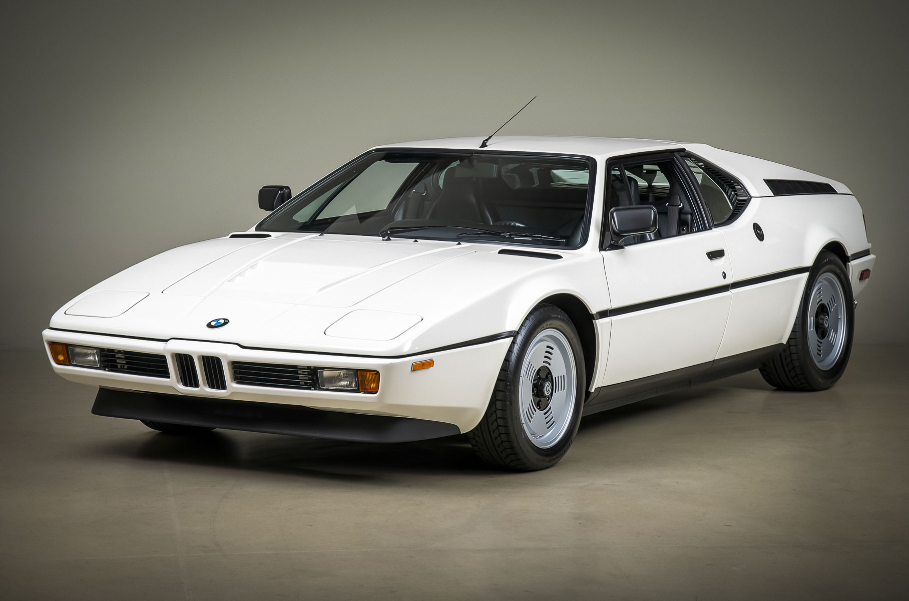 Забытый на 20 лет в гараже редчайший BMW M1 пустят с молотка Забытый на 20 лет в гараже редчайший BMW M1 пустят с молотка Новости