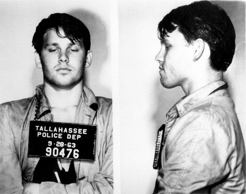 Джим Моррисон. 1963 год. За кражу зонтика и офицерского шлема из патрульной машины. арест, звезды, полиция, правонарушение