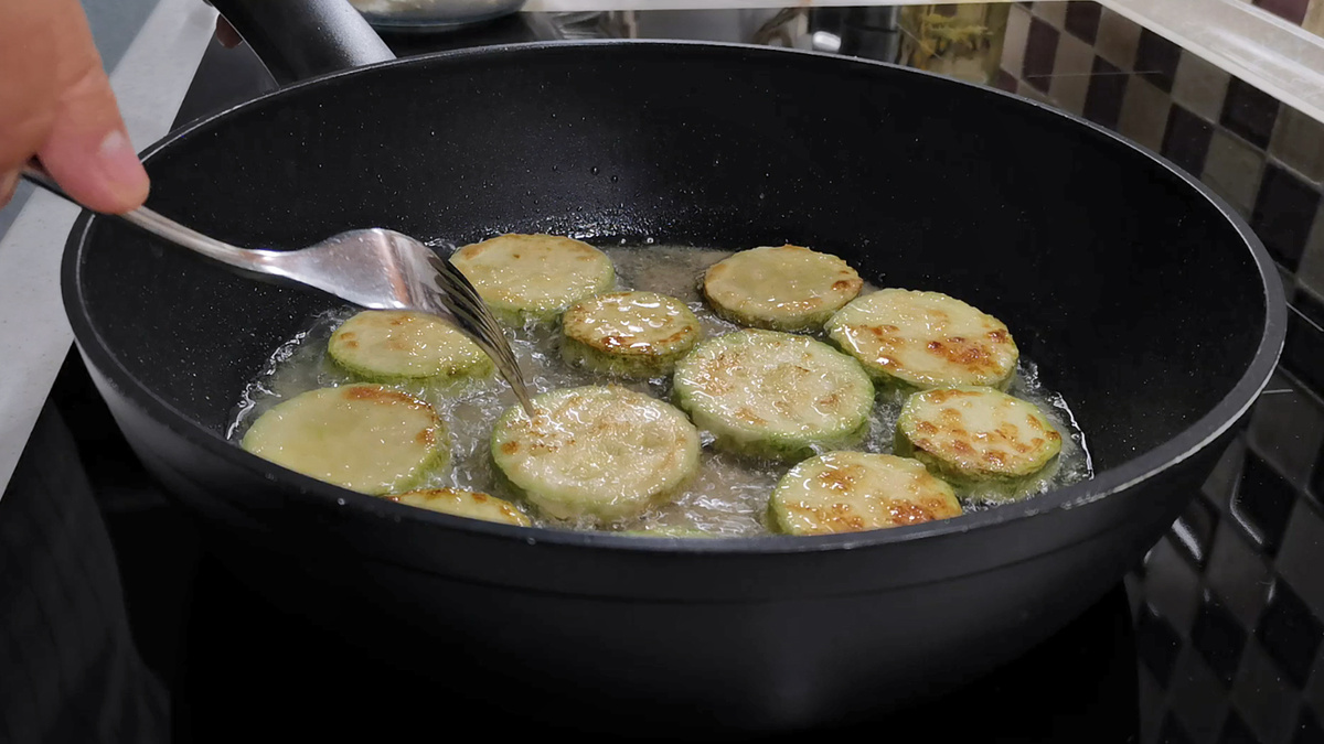 Никогда еще не готовила кабачки с такой вкуснющей заправкой, даже в голову не приходило. А сочетание изумительное и рецепт простейший просто, очень, кабачки, нравится, будет, вкуснее, кабачков, больше, авокадо, штуку, нарезаем, Можно, жареные, дальше, соком, готовить, Сколько, блюдо, лично, только