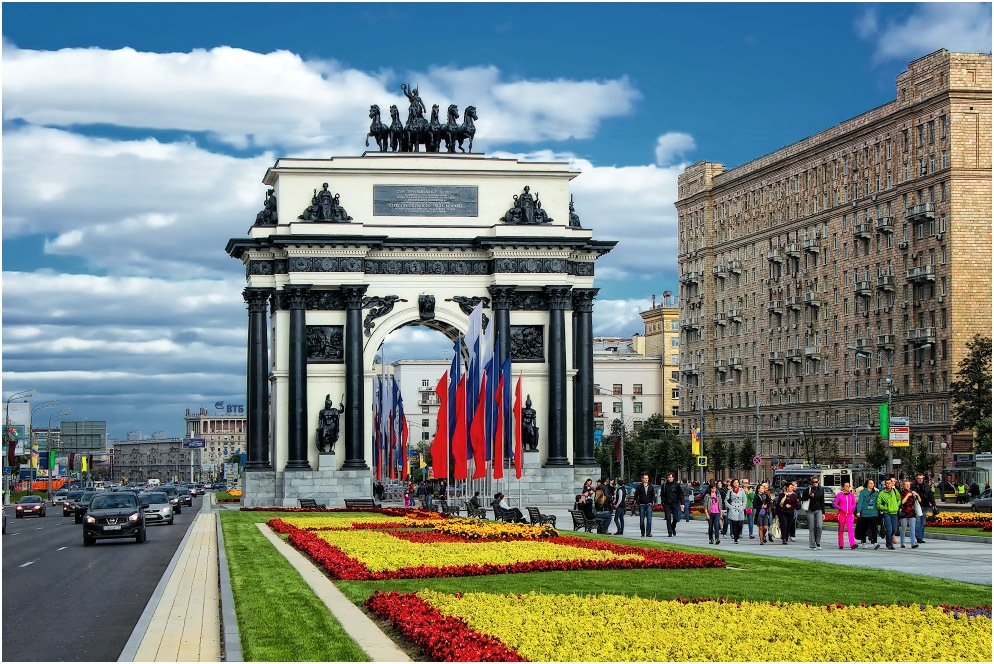 Власти города москвы. Поклонная гора Триумфальная арка. Триумфальная арка в Москве. Триумфальная арка в Москве на Кутузовском на Поклонной горе. Триумфальная арка в Москве 2020.