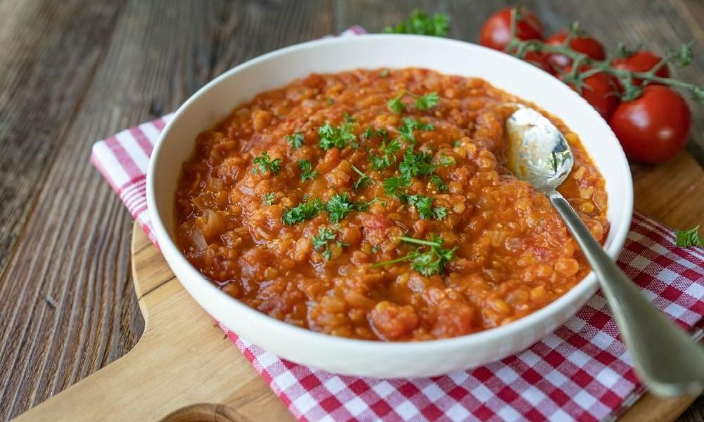 Постный томатный суп с чечевицей: ароматный и сытный обед на каждый день