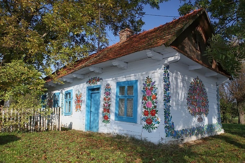 Малёвана хата: яркая польская деревушка, где каждый домик раскрашен вручную