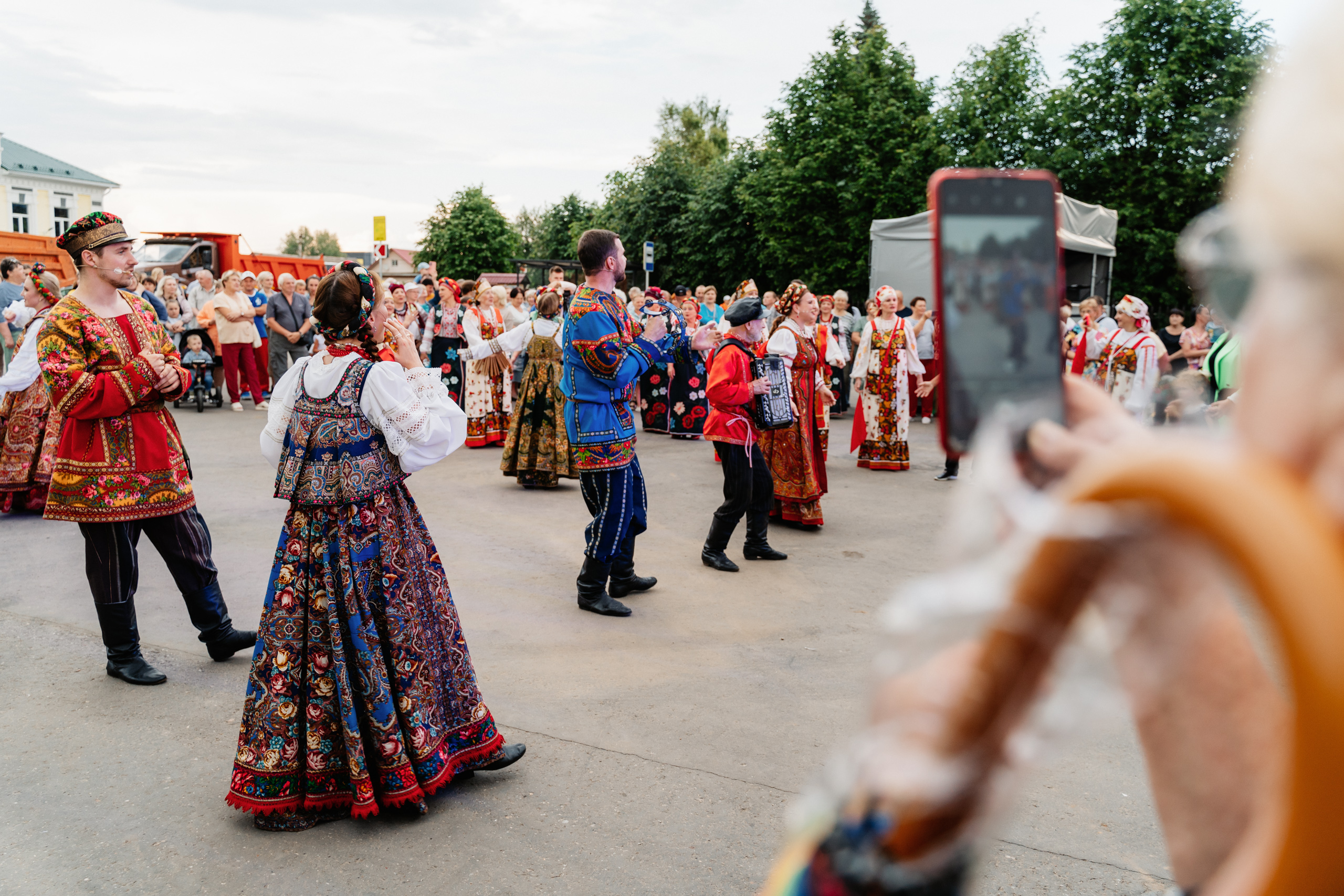 Песня гуляли по тверской