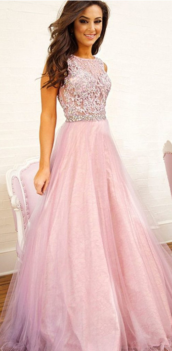 Прекрасные платья с люневильской вышивкой покоряют подиумы мира Прекрасные платья с люневильской вышивкой покоряют подиумы мира лучшее