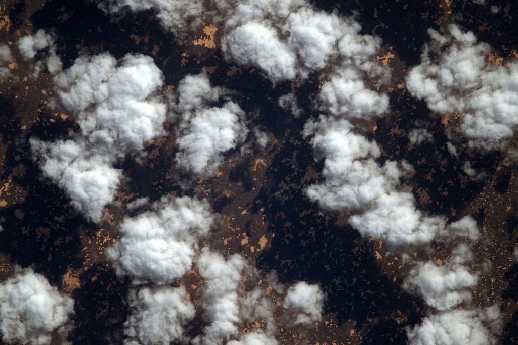 Облака над вулканическим плато Харудж в Ливии астронавт, земля, космос, красота, мкс, планета, природа, фотография