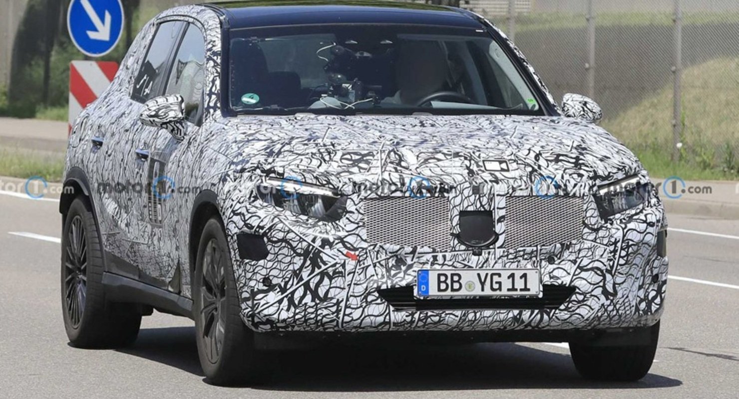 Обнародованы снимки с теста обновленного кроссовера Mercedes-Benz GLC