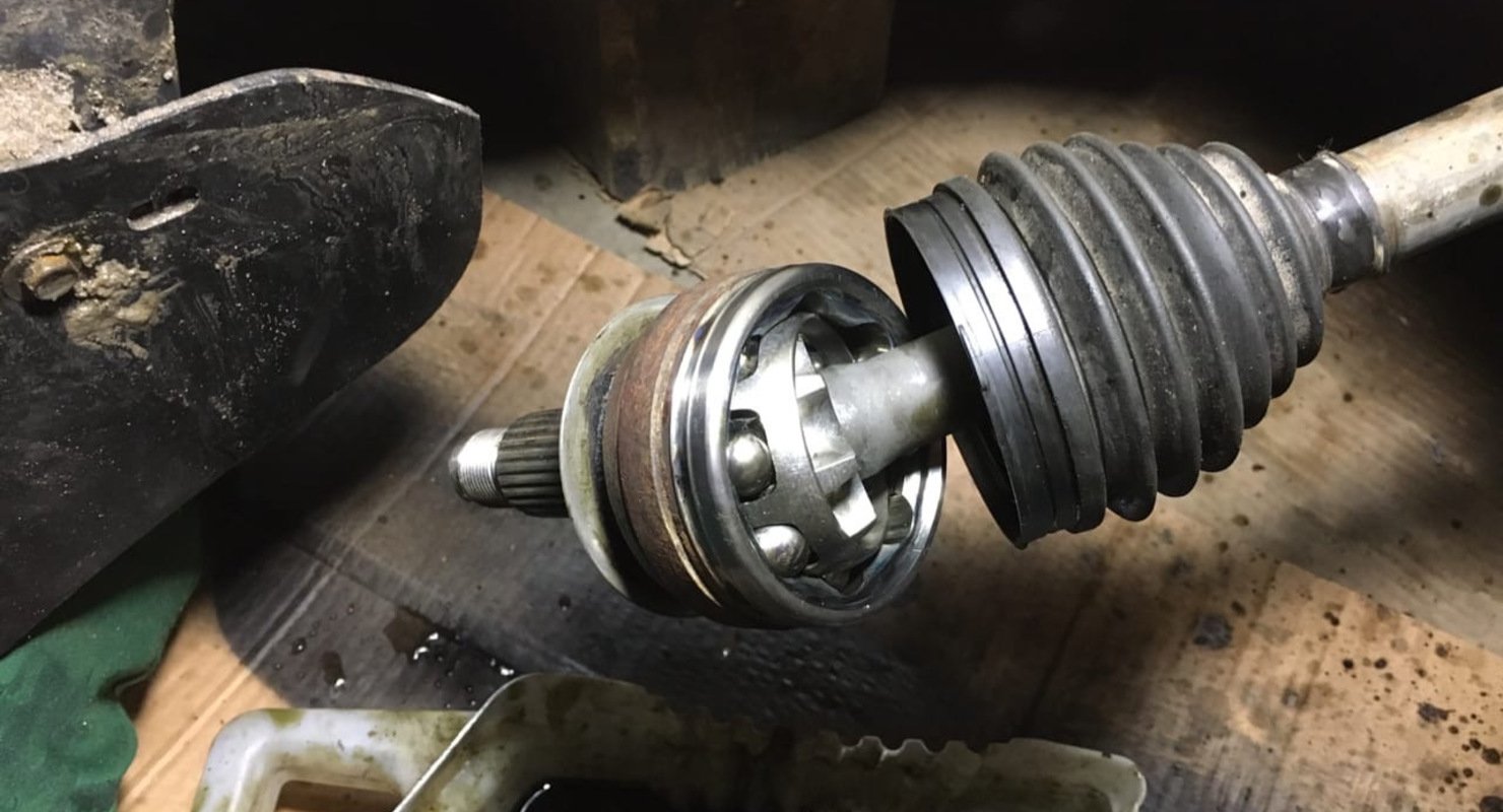 Почему во время движения в автомобиле появляется вибрация