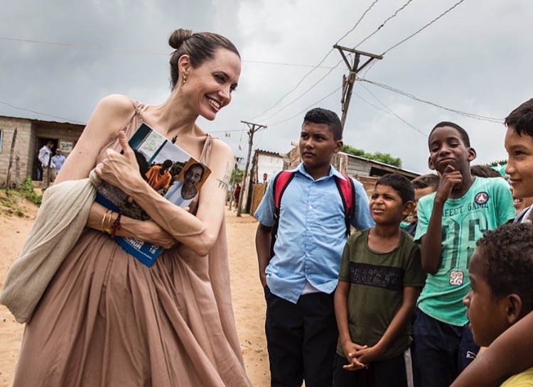 Вам письмо: Анджелина Джоли обратилась к членам конгресса США Вам письмо: Анджелина Джоли обратилась к членам конгресса США Звезды,Новости о звездах