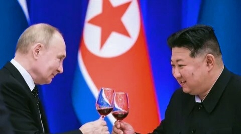 Из открытых источников в интернете. Президент РФ Владимир Путин и глава КНДР Ким Чен Ын.