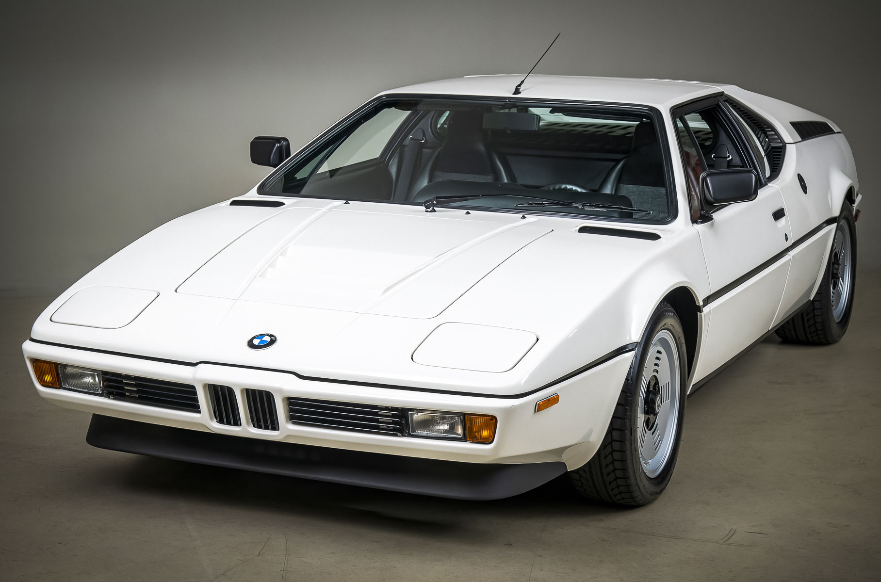 Забытый на 20 лет в гараже редчайший BMW M1 пустят с молотка Забытый на 20 лет в гараже редчайший BMW M1 пустят с молотка Новости