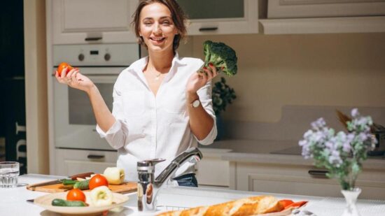 Не кормите себя насильно и еще 7 лайфхаков на неделю, как похудеть, от диетолога ФМБА