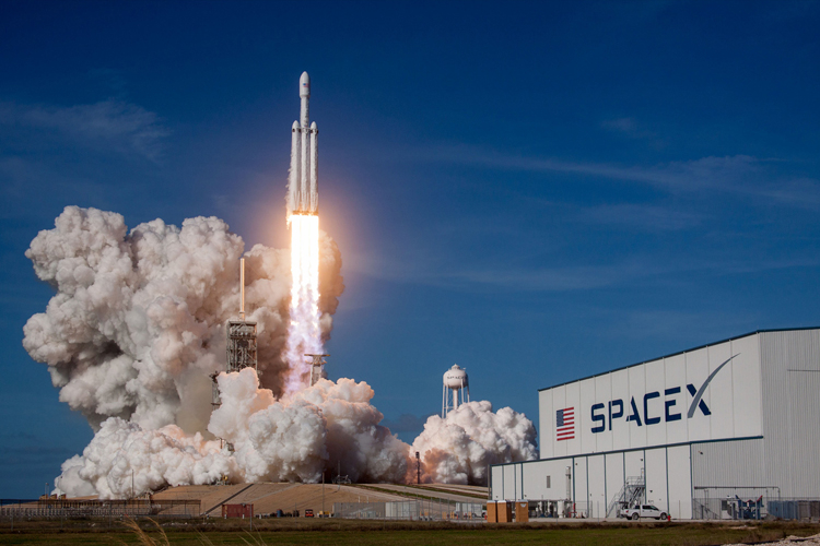 Рогозин: корабли SpaceX готовы для доставки российских космонавтов на МКС"