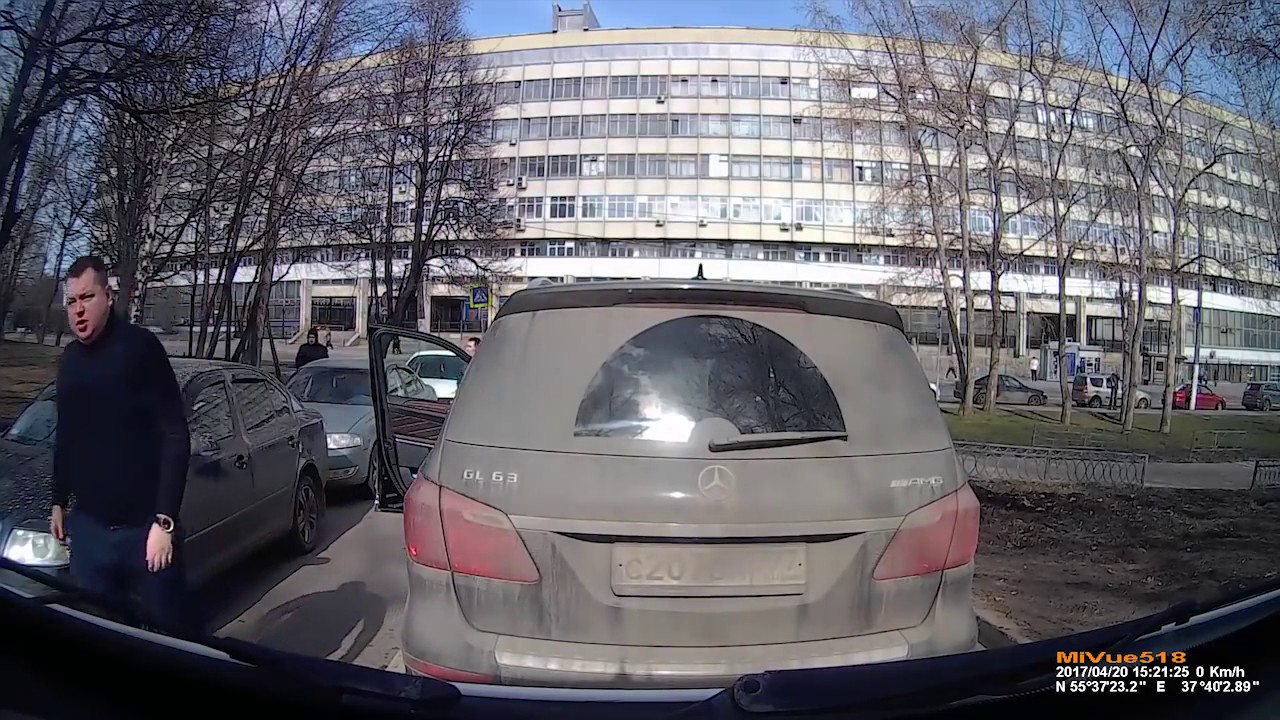 Картинки по запросу Хам не пропускает карету скорой помощи
