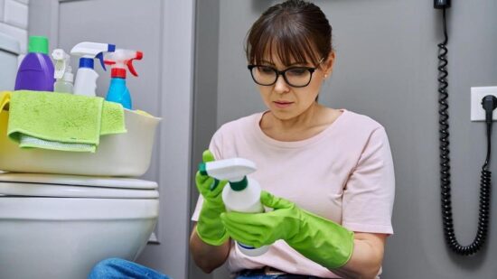 Какие средства для уборки нельзя смешивать, чтобы не получить токсичный коктейль